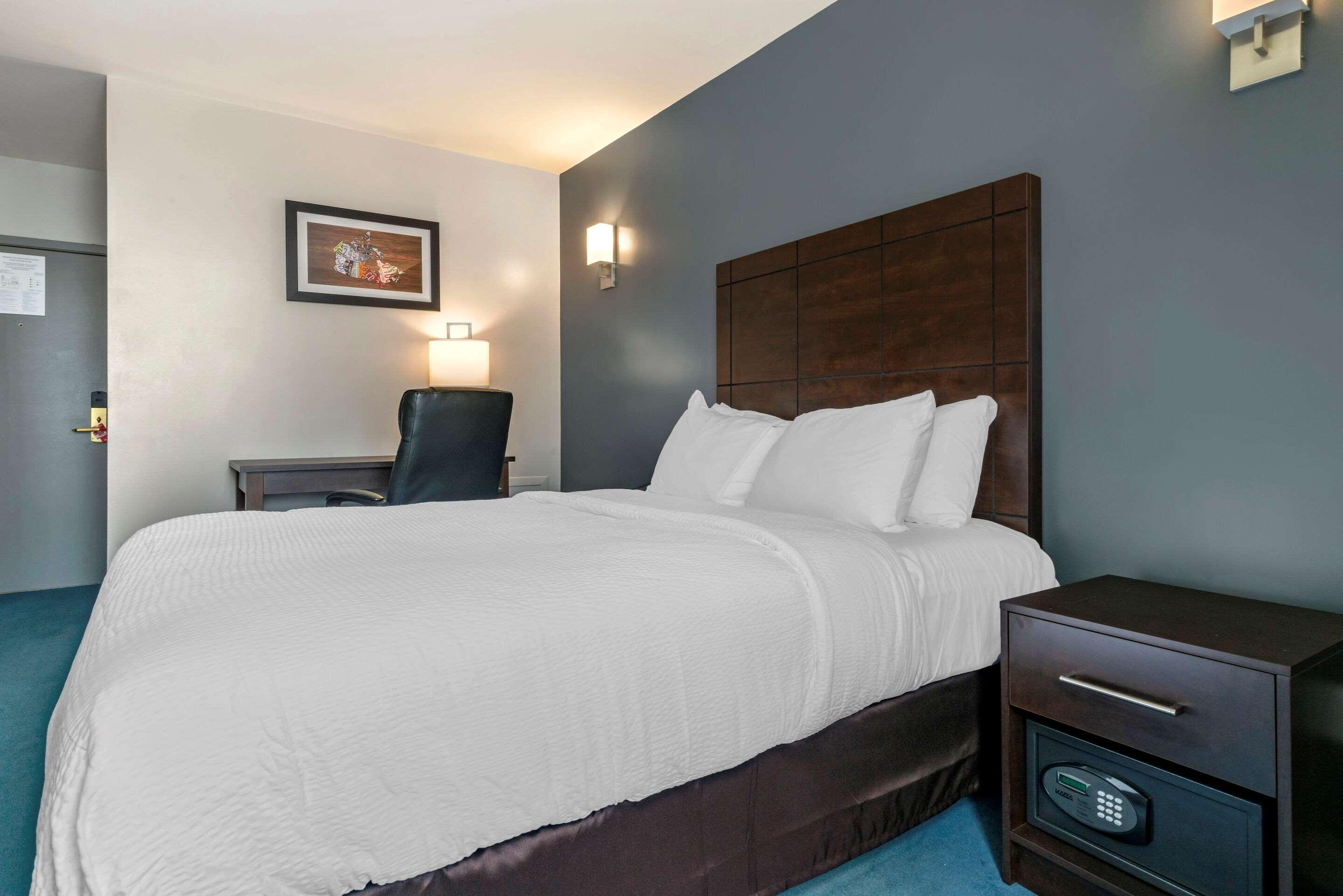 Econo Lodge Montreal Exterior photo