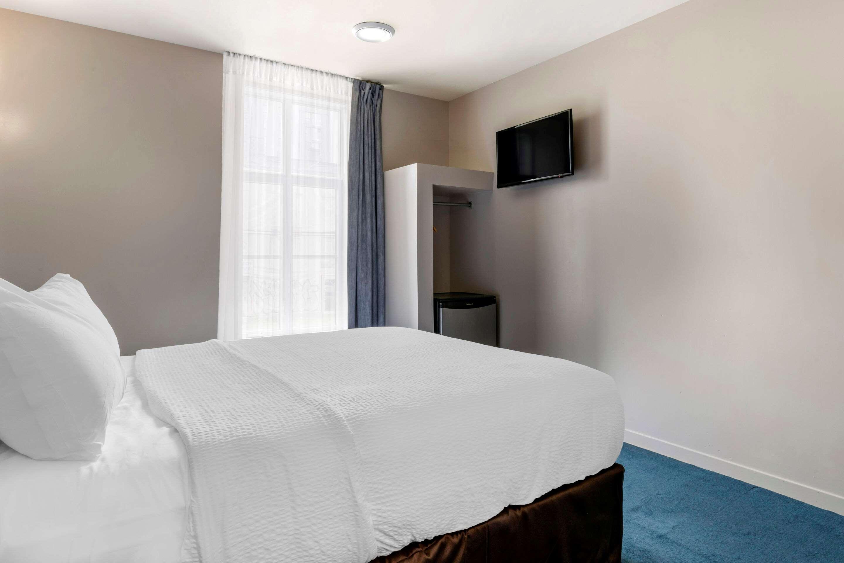 Econo Lodge Montreal Exterior photo