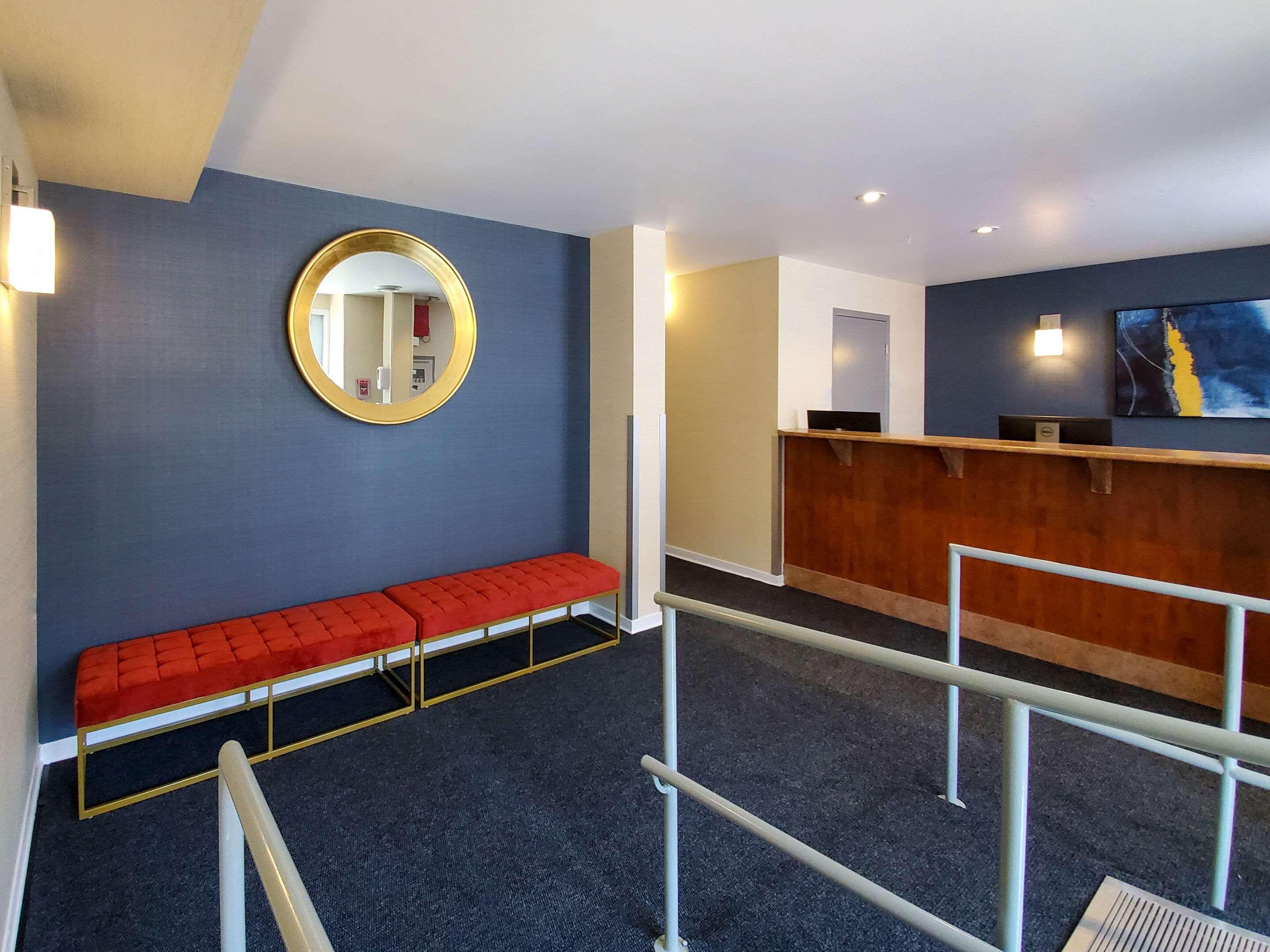 Econo Lodge Montreal Exterior photo